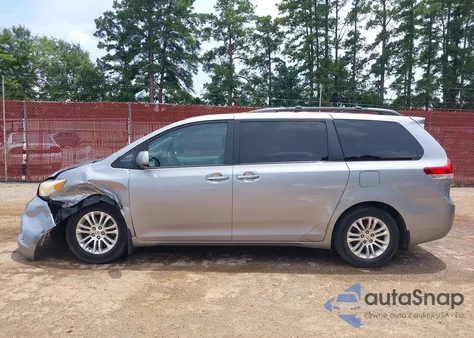 2011 Toyota Sienna Xle V6 z USA, uszkodzony, nr VIN 5TDYK3DC3BS042293